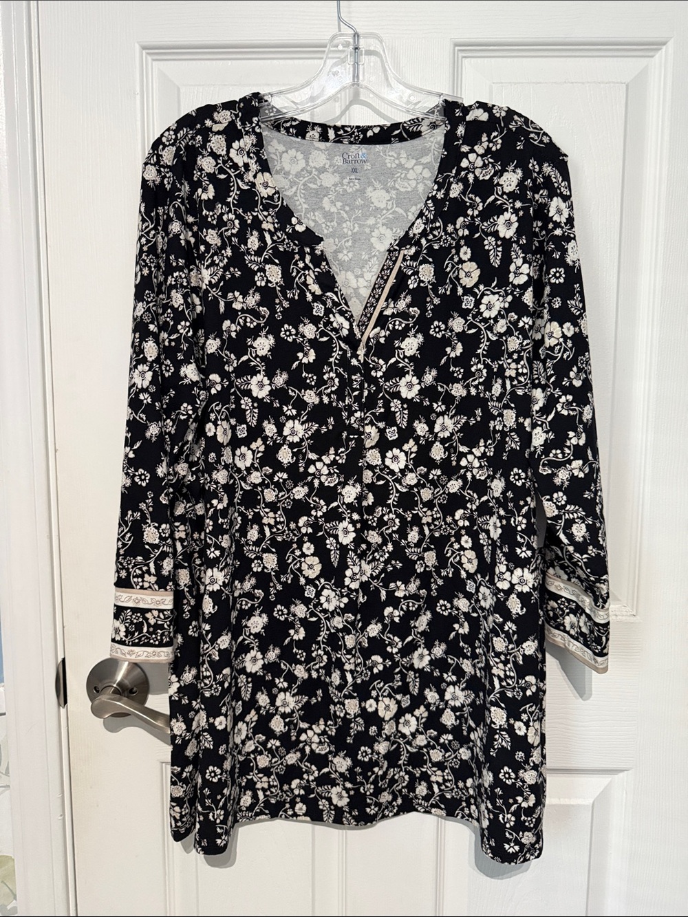 NWT Croft & Barrow Black and White Floral Tunic. Size XXL.